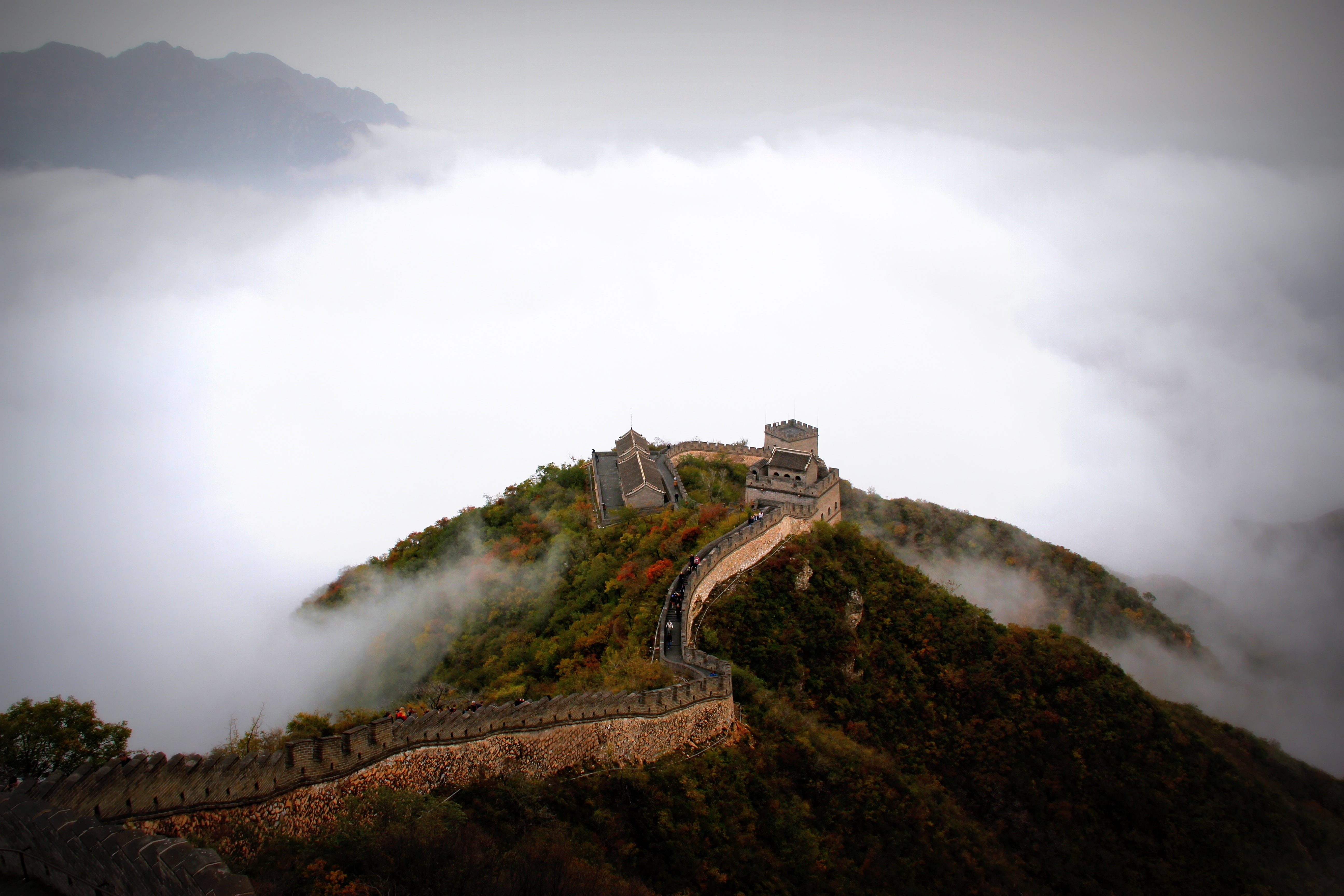 Marvel at the majestic Great Wall of China, an ancient wonder in Asia. Explore history with DREW TRAVEL.