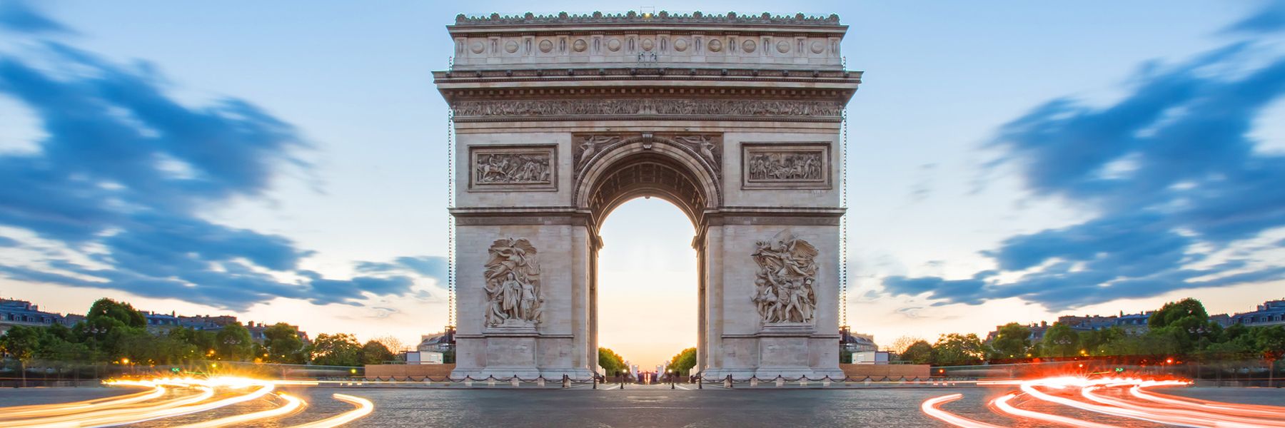 up close picture of arch de Triomphe