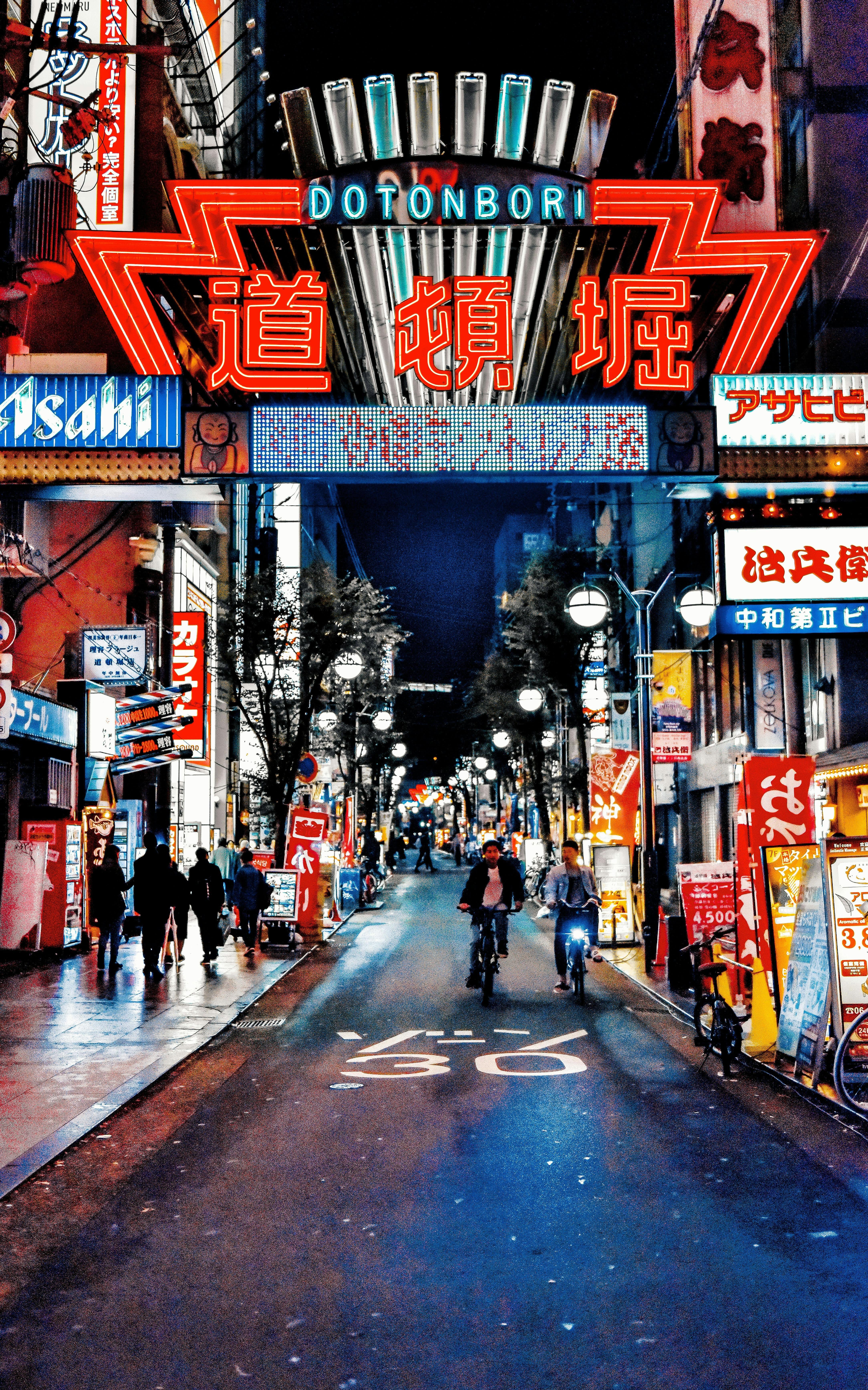 Feel the pulse of life in Japan's bustling streets. Let DREW TRAVEL guide you through the dynamic energy, neon lights, and cultural wonders of Japan.