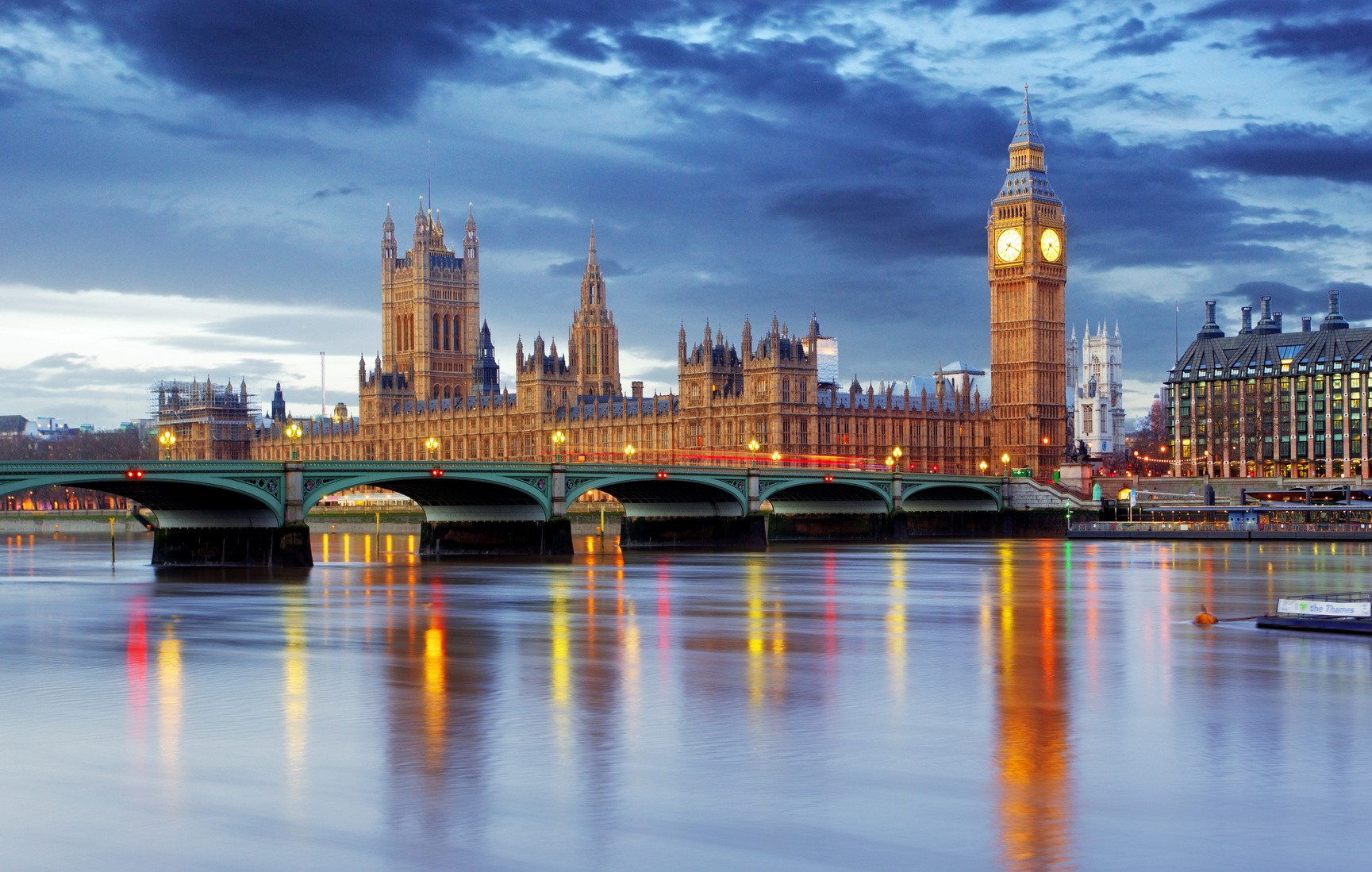 evening picture of tower of london